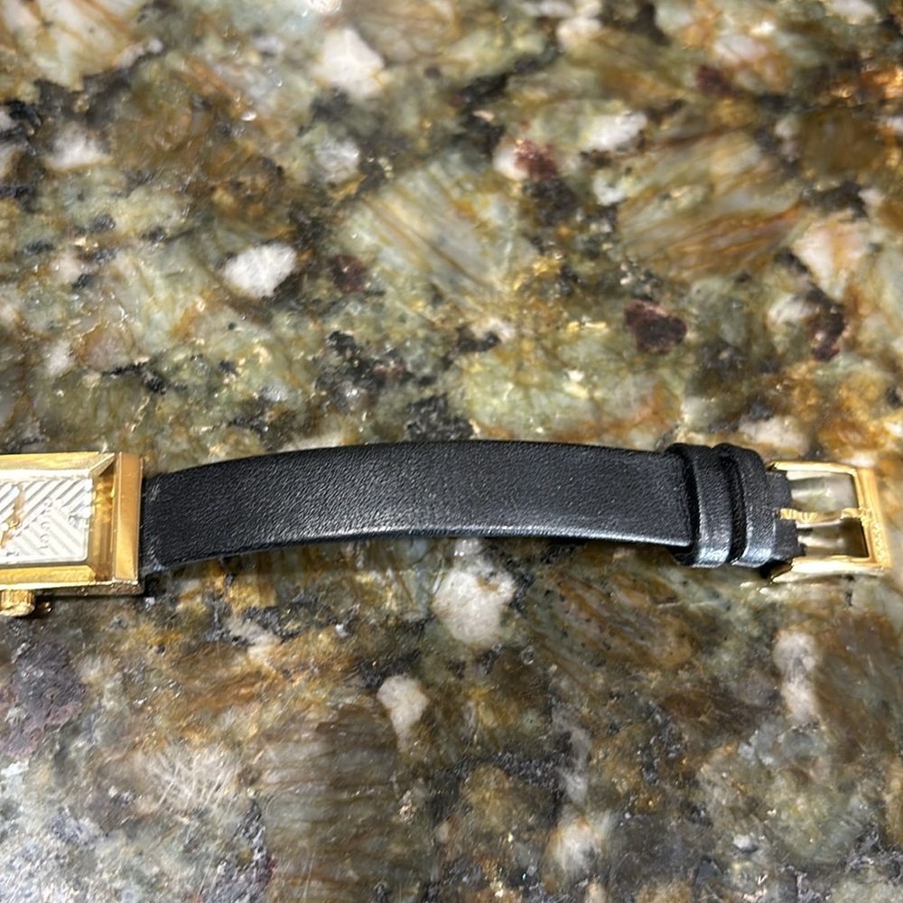 Slim Delicate Rectangle Gucci Watch - image 6